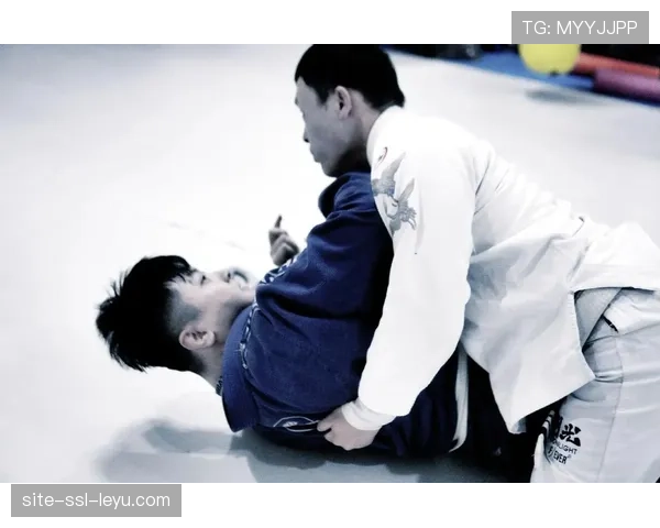 专访Holly Holm：从拳击跨界MMA十年，回顾其职业生涯的“冠军之心”